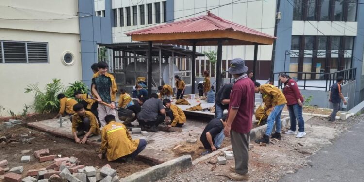 Manfaatkan Ruang Publik, Jurusan Teknik Sipil Polimdo Buat Tempat Diskusi