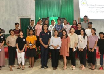 Polimdo Bekali Pengunaan Komputer kepada Jemaat GMIM Dulos Kimbitan