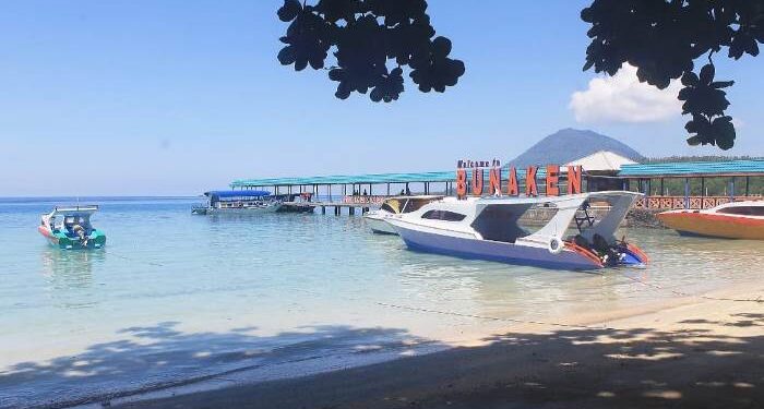 UNGKAPAN VERBAL BERMAKNA BUDAYA PEMANDU SELAM PULAU BUNAKEN