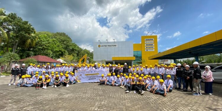 121 Siswa SMKN 6 Bitung Lakukan Kunjungan Industri
