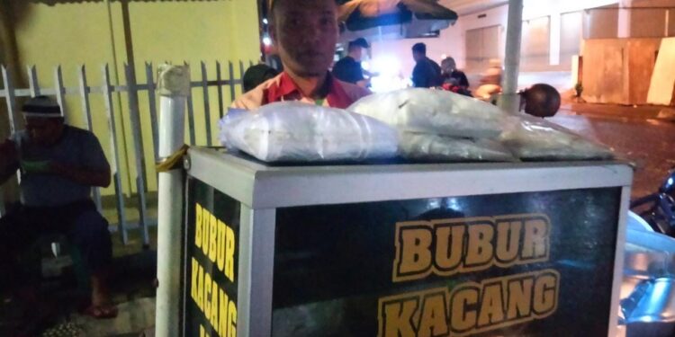 Cerita Suhadak Penjual Bubur Kacang Ijo di Kampung Arab Manado
