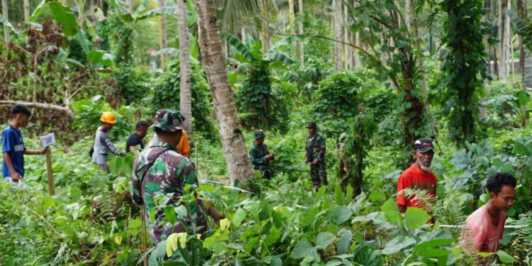Masyarakat dan TNI Bahu-Membahu di Pra TMMD ke-117 Kodim 1309/Manado