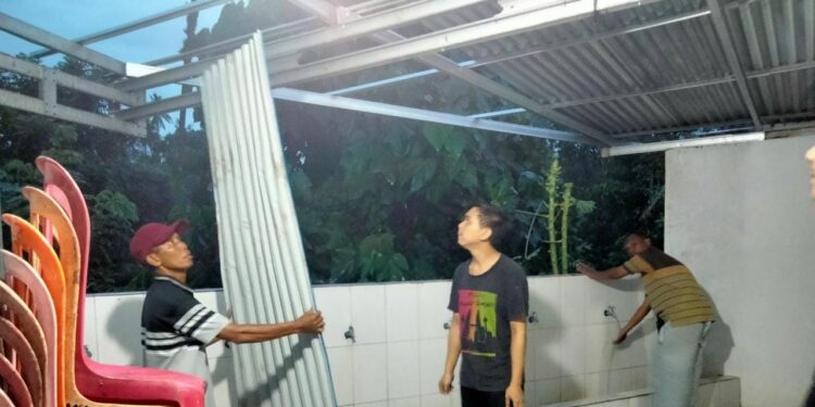 Polimdo Pasang Atap Baja Ringan dan Pagar di Masjid AN-NUR