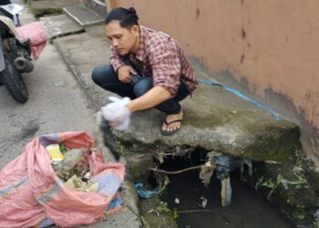 Perangi DBD, Oi Manado dan Pemuda-Remaja Masjid Bersih-bersih