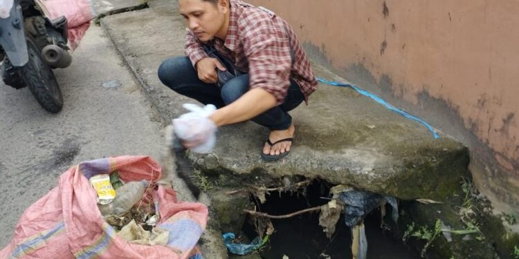 Perangi DBD, Oi Manado dan Pemuda-Remaja Masjid Bersih-bersih