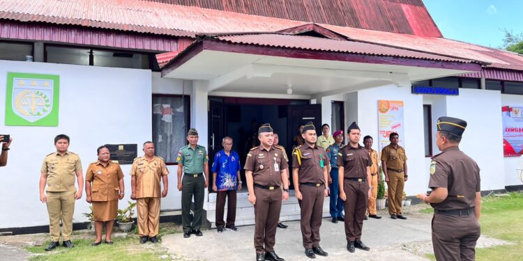 Penjemputan Kepala Kejaksaan Negeri (Kajari) Kepulauan Talaud, Yanuar Utomo, SH.,M.Hum di kantor Cabjari Beo.