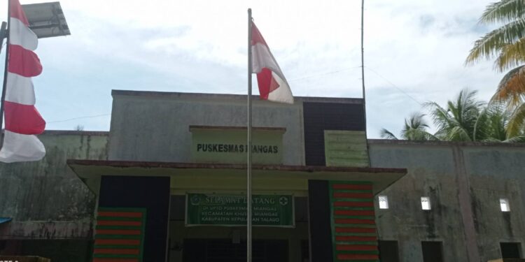 Foto bagian depan bangunan Puskesmas Miangas.