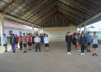 Keseruan 43 Siswa SMAN 1 Modoinding Latihan Paskibraka