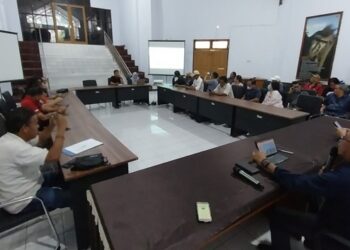 Suasana Ngopi SIEJ, pegiat lingkungan dan BKSDA Sulawesi Utara. (foto: SIEJ)
