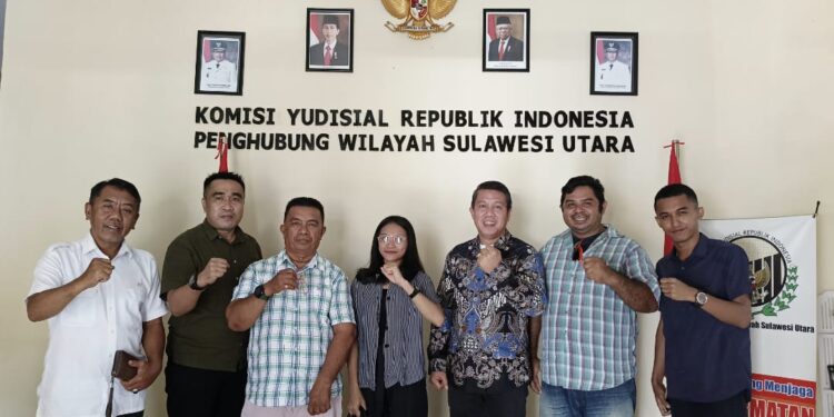 HIMAPRO Hukum FIPTEK Universitas Trinita Manado Kunjungi Kantor KY Sulut