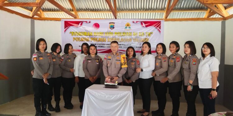 Suasana pelaksanaan syukur ulang tahun Polwan ke- 75 di lingkungan Polres Kepulauan Talaud.