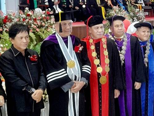 Dihadiri Gubernur, Unima Kukuhkan 8 Guru Besar Baru, Mister Gidion Maru Angka Kredit Tertinggi