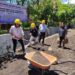 Proses perbaikan jalan utama Politeknik. (foto: Humas Polimdo)