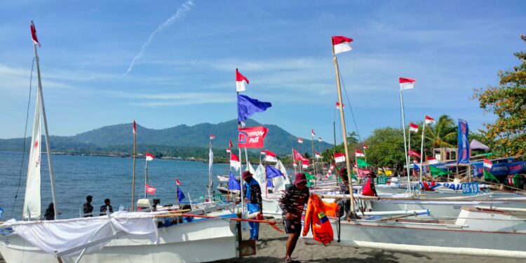 Jaga Keberlangsungan Laut, Kemendikbudristek Gelar Lomba Perahu Layar Tradisional di Manado