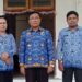 Kepala Dinas Lingkungan Hidup (DLH) Kabupaten Kepulauan Talaud, Merdison Sasae, S.IP., MM bersama kepala bidang dan kepala seksi.