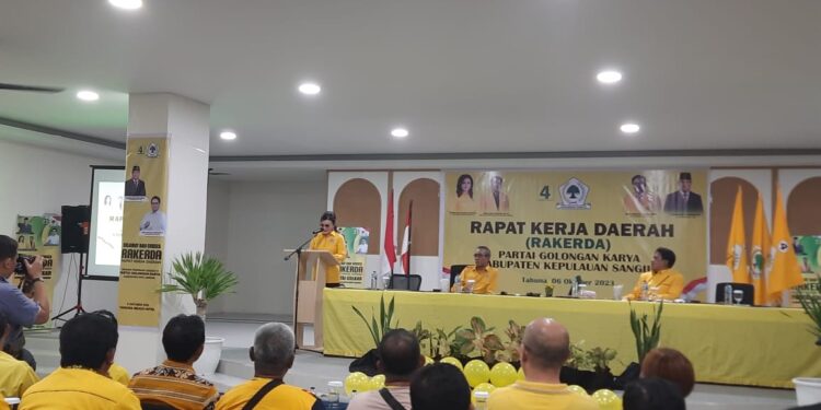 Foto: Ketua DPD I Partai Golkar Sulut, Christiany Eugenia Tetty Paruntu menyampaikan sambutan di Rakerda Partai Golkar Sangihe. (Dok. Rendy/Barta1)