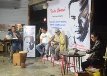 Foto: Diskusi perayaan hari lahir J. E. Tatengkeng di SELO Pesasombangeng. (Dok. Istimewa)