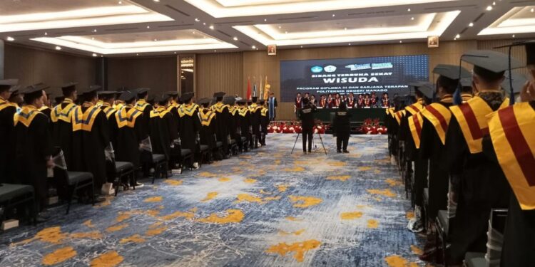 589 Wisudawan Polimdo Dinyatakan Alumnus, Alexander Ingatkan Pengendalian Diri