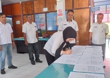 Foto: Penandatanganan Pakta Integritas Netralitas ASN di Dinas Kominfo Kabupaten Kepulauan Sangihe. (Dok. Istimewa)