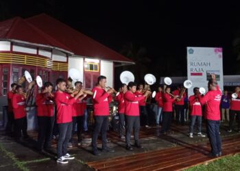 Foto: Penampilan musik bambu dalam penutupan Festival Rumah Raja Manganitu 2023. (Dok. Rendy/Barta1)