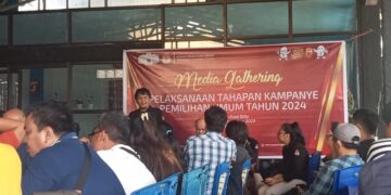 Ketua KPU Sulut, Kenly Poluan, saat menyampaikan kerja-kerja yang sudah dilakukan. (Foto: meikel/barta).