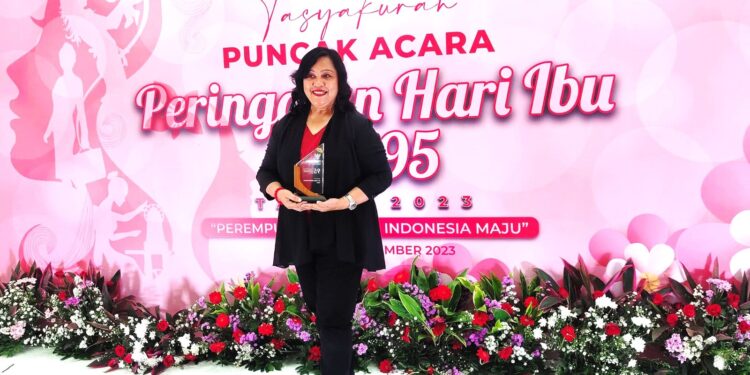 Dra. Jull Takaliuang,Tokoh Perempuan Indonesia asal Sulawesi Utara menerima penghargaan Perserikatan Bangsa-bangsa (PBB) untuk Perdamaian dan HAM. (foto: istimewa).