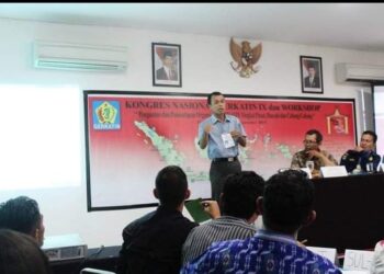 disabilitas rungu, aktivis tuli Sulut dan nasional, Sujito Talare, menghadiri Kongres nasional Gerkatin Ke IX. (foto; istimewa)