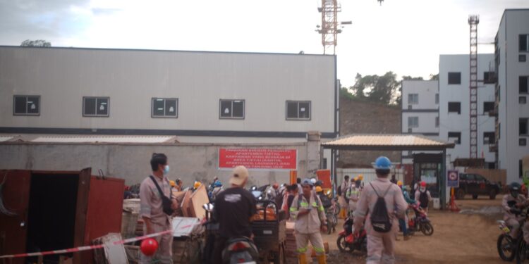 Aktivitas buruh tambang nikel PT IWIP di Halmahera Tengah Maluku Utara. (Foto: Budi Nurgianto/Barta1)