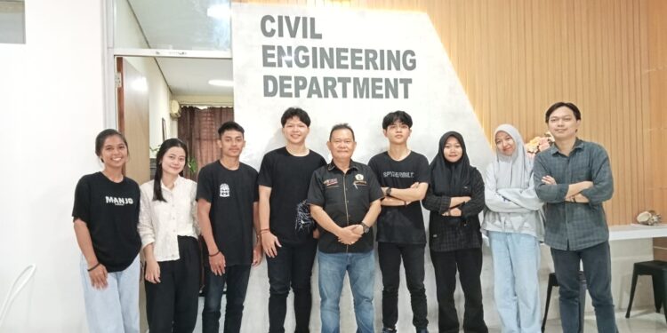 Mahasiswa dan Dosen Jurusan Teknik Sipil Polimdo. (Foto: Meikel/barta1.com)