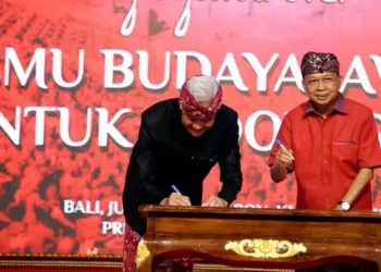 Mantan Gubernur Bali I Wayan Koster Diperiksa Polisi