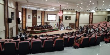 Rapat Paripurna DPRD Sulut Pembahasan Ranperda Pembagunan Industry. (foto: Meikel/Barta1.com)