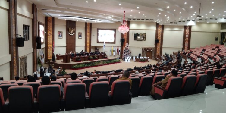 Rapat Paripurna DPRD Sulut Pembahasan Ranperda Pembagunan Industry. (foto: Meikel/Barta1.com)