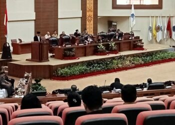 Suasana Rapat Paripurna DPRD Sulut. (foto: Meikel/Barta1.com).