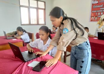 Mahasiswa Jurusan Akuntansi Polimdo, Evanglin Lombok. (foto: istimewa)