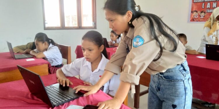 Mahasiswa Jurusan Akuntansi Polimdo, Evanglin Lombok. (foto: istimewa)
