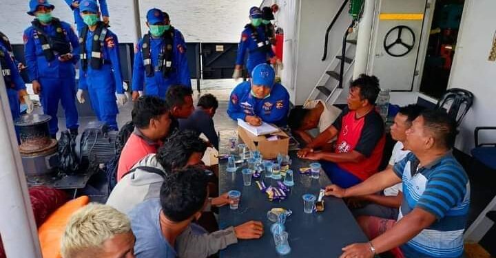 Detik-detik Penemuan 12 Korban Kapal LCT Bora V, 2 Meninggal dan 6 Hilang