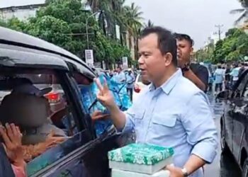 Tim Kampanye Prabowo-Gibran Sulut Bagi-bagi Makanan