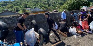 Aksi angkat sampah di Kelurahan Lembeh Batulubang Bitung (Foto:istimewa)