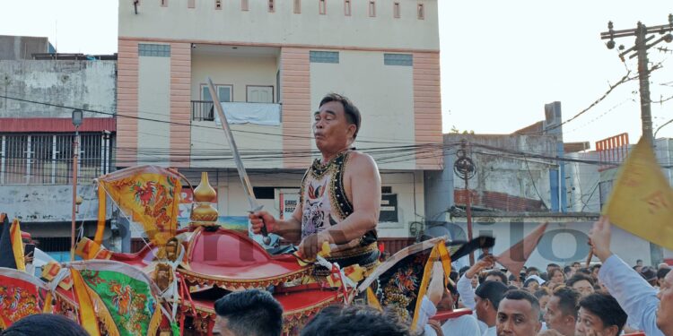 Aksi 13 Tang Sin dan Karnaval Budaya di Cap Go Meh Manado 2024