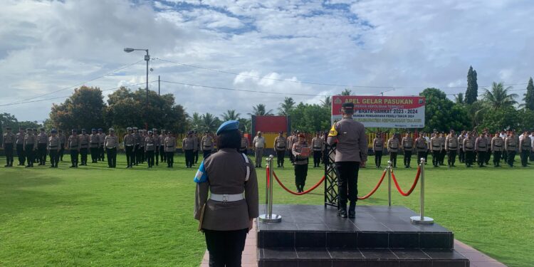 Pelaksanaan apel pagi sekaligus pengecekan kesiapan personil Polres Kepulauan Talaud yang akan bertugas di TPS.