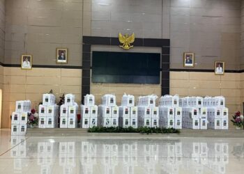 Potret pemindahan kotak suara di Manado.
