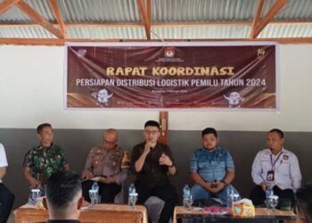 Berlangsungnya rapat kordinasi untuk menyamakan persepsi menjelang pendistribusian logistik Pemilu 2024.