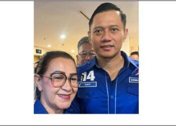 Julien Dientje Wantania pose bersama Ketum Partai Demokrat Agus Harimurti Yudhoyono. (foto: dok pribadi JDW)