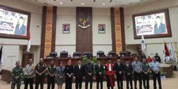 Foto Bersama Pimpinan DPRD Sulut, Eksekutif dan Forkopimda. (Foto: Meikel Barta1.com)