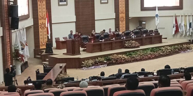 Gubernur Sulut saat menyampaikan LKPJ TAHUN 2023. (foto: Meikel/barta1)