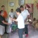 Foto: PJ. Bupati Sangihe mengunjungi keluarga nelayan yang hilang. (Dok. Istimewa)