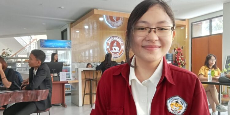 Mahasiswa Polimdo, Imanuella Rambing. (Foto: meikel/barta)