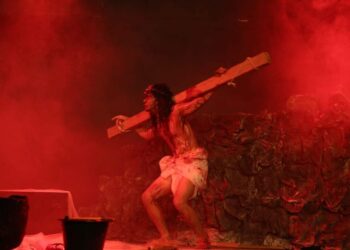 Dramatisasi Yesus Disalibkan dan Mati