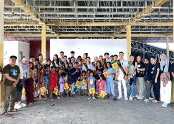 Putra-Putri FEB Unsrat Bersama Adik-adik, dan Pengurus Dinding Manado. (Foto: istimewa)