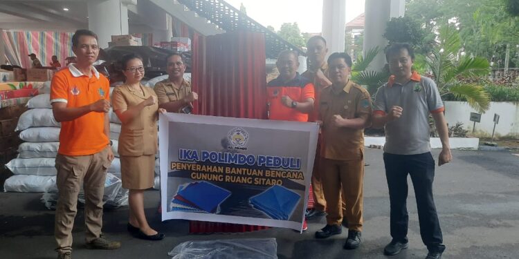 IKA Polimdo kirimkan bantuan ke Masyarakat Sitaro. (Foto: istimewa)